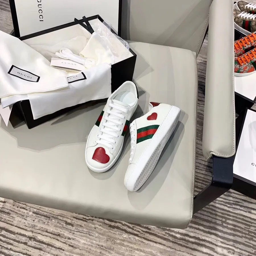 Gucci Ace Tossud Südame Tikandiga 435638 Vasikanahast Nahast Kevad/suvi 2019 Kollektsioon, Valge