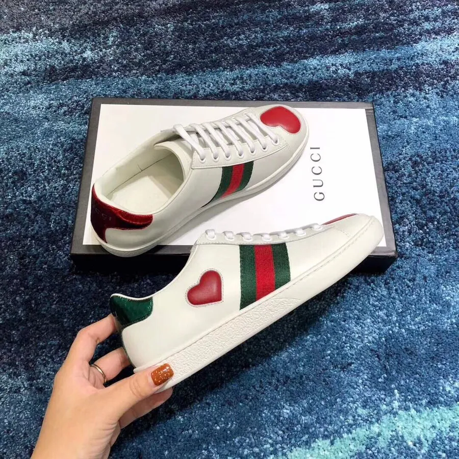 Zapatilla Gucci Ace Con Bordado De Corazón 435638 Piel De Becerro Colección Primavera/verano 2018 Blanco