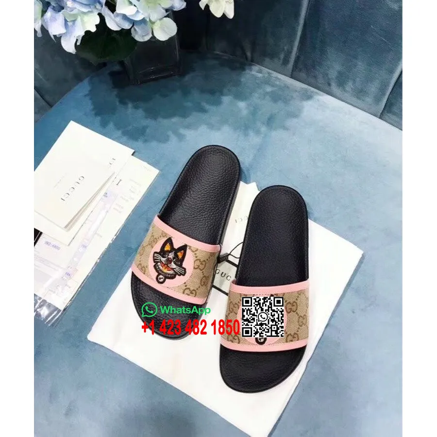 Gucci Gg Supreme Slide With Dog Pursuit Canvas Slide Sandály Do Bazénu Kolekce Jaro/léto 2018 Světle Růžová/béžová