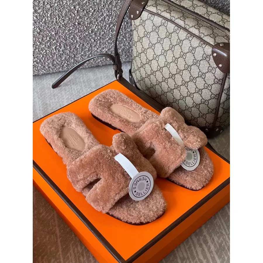 Hermes Sandales En Fourrure D'ours En Peluche Oran En Cuir De Veau Collection Automne/hiver 2021, Marron