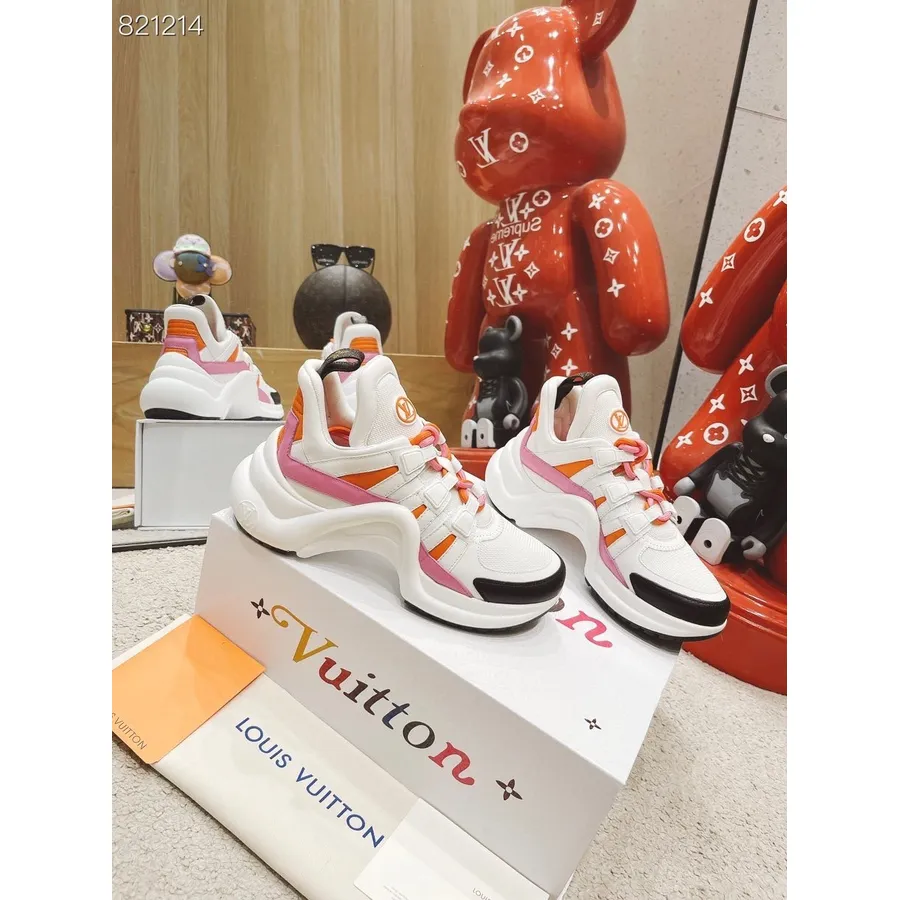 Sneakers Louis Vuitton, δερμάτινο δέρμα μοσχαριού συλλογή άνοιξη/καλοκαίρι 2022, λευκό/ροζ