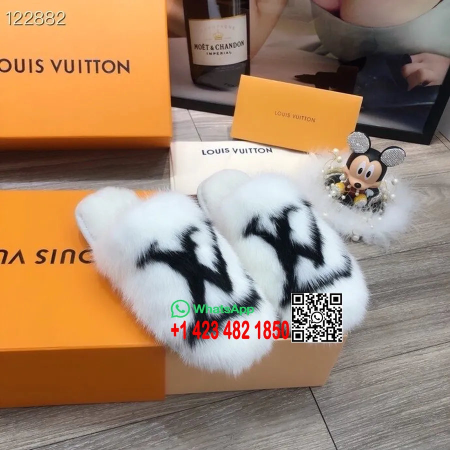 Louis Vuitton LV Suite Flat Mules Mink Fur Fall/Winter 2020 Collection 1A5T0P, White