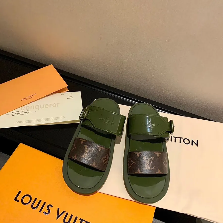 Louis Vuitton Päikesevann Flat Mules Pvc Kevad/suvi 2020 Kollektsioon 1a66xb, Kaki