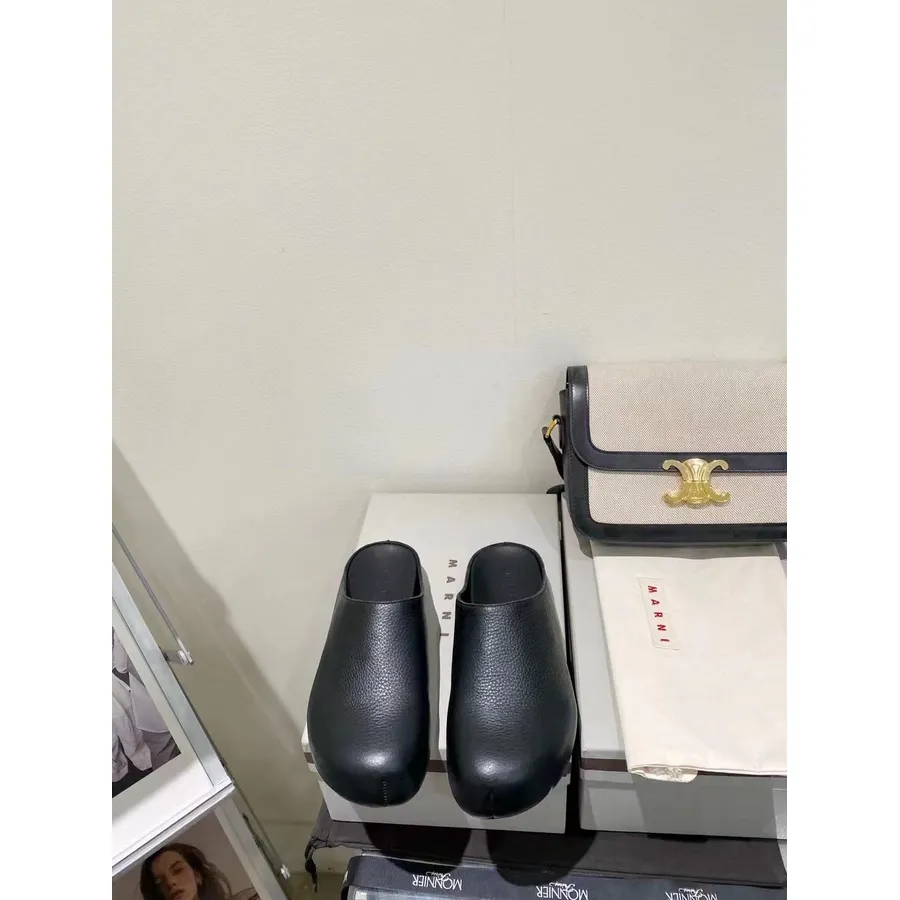 Marni Sabot Mules Kalbsleder Herbst/Winter 2021 Kollektion, Schwarz