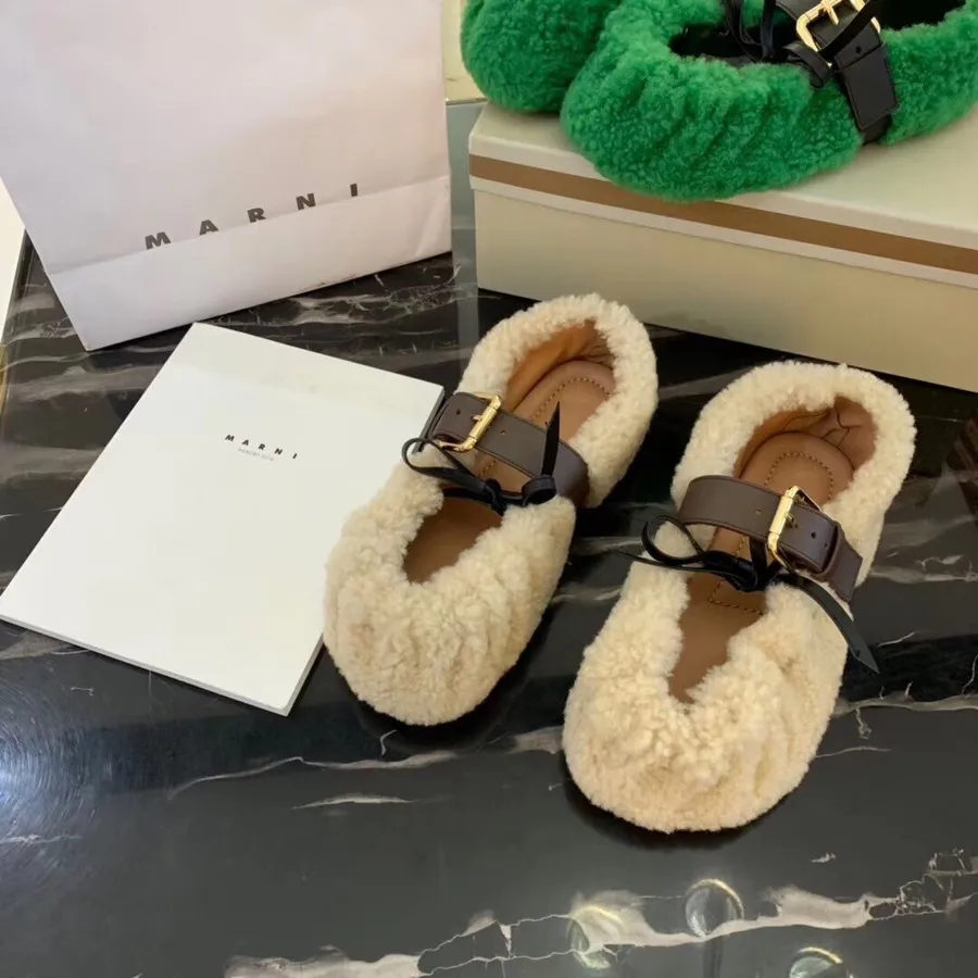 Marni Spänne Shearling Päls Ballerina Flats Kalvskinn Läder Höst/vinter 2019 Kollektion, Vit