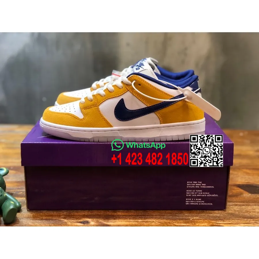 Nike Sb Dunk Low Top Sneakers Collection Printemps/été 2022 En Daim/cuir De Veau, Blanc/or/violet