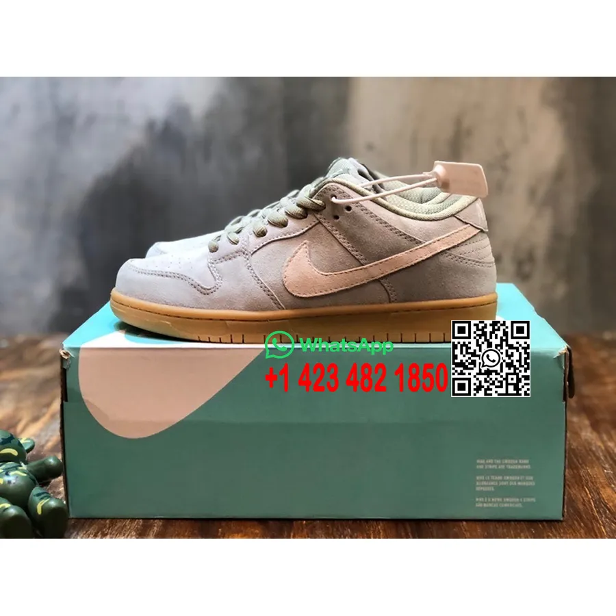 Nike SB Dunk Low Top Sneakers Suede/Calfskin Leather Spring/Summer 2022 Collection, Grey/Gum