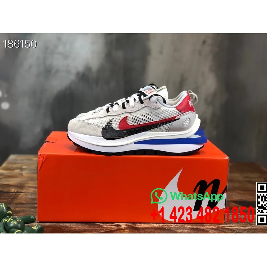 Nike X Sacai Vaporwaffle Tornacipő, Fehér/fekete/piros