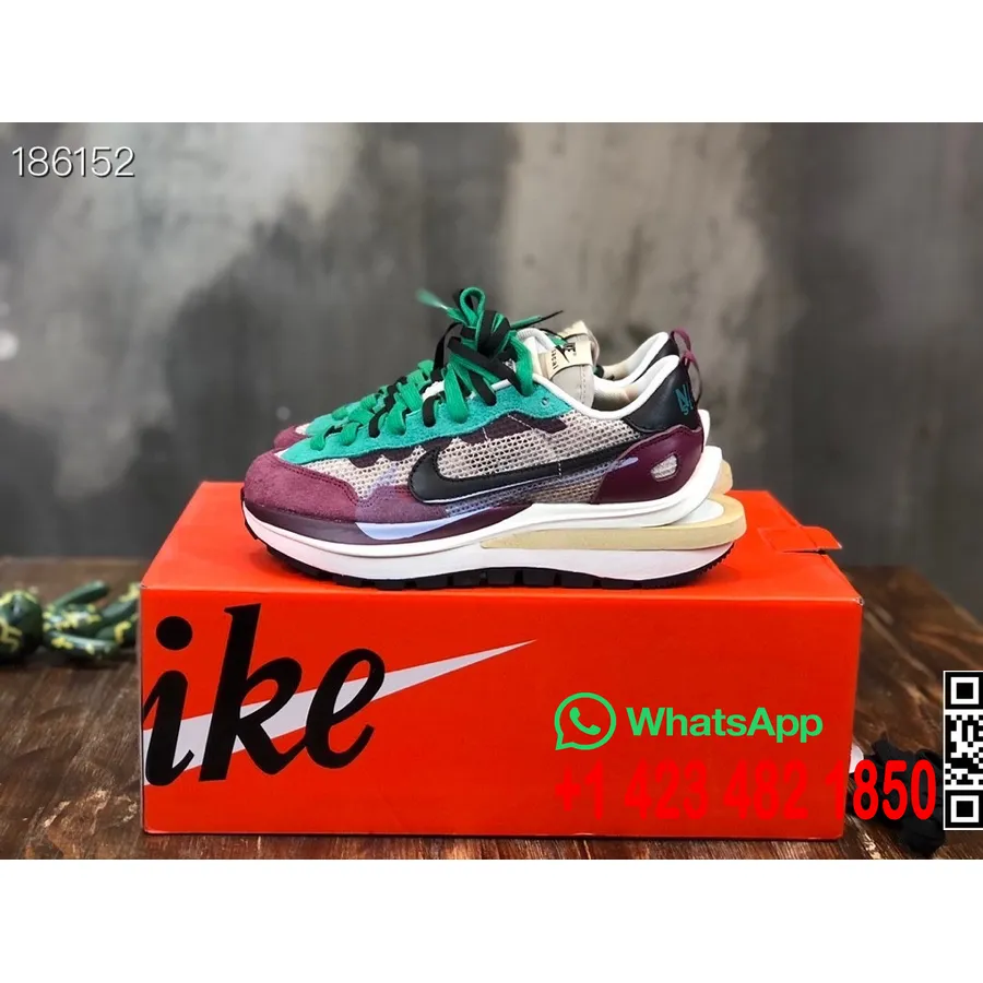 Nike X Sacai Vaporwaffle Baskets, Blanc/vert/bordeaux