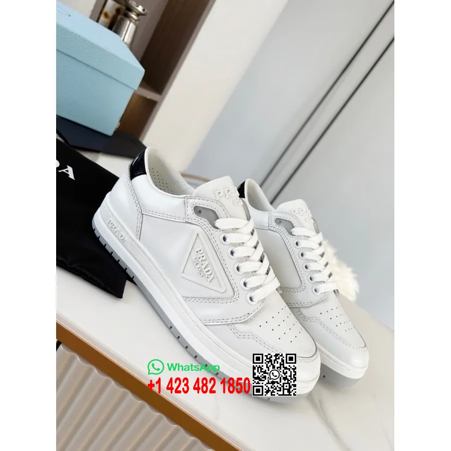 Prada Logo Sneakers χαμηλά από δέρμα μοσχαριού συλλογή άνοιξη/καλοκαίρι 2022, λευκό