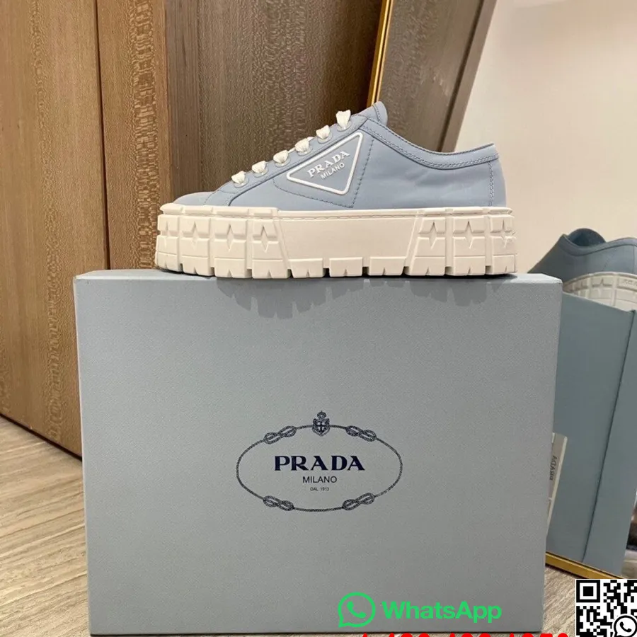 Prada Canvas Sneakers Met Lugzool Lente/zomercollectie 2021, Lichtblauw/wit