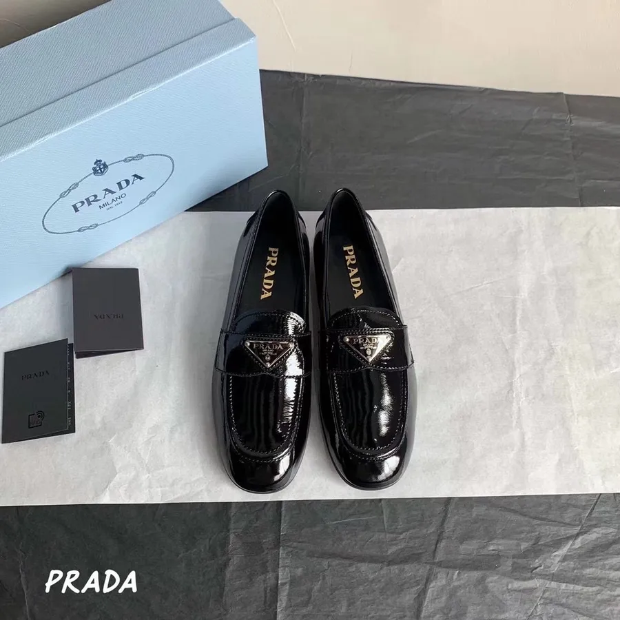 Prada мокасини от лъскава телешка кожа колекция пролет/лято 2021 г., черни