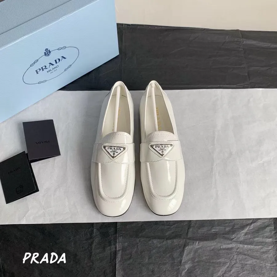 Prada Loafers Skinnende Kalveskind Forår/sommer 2021 Kollektion, Hvid