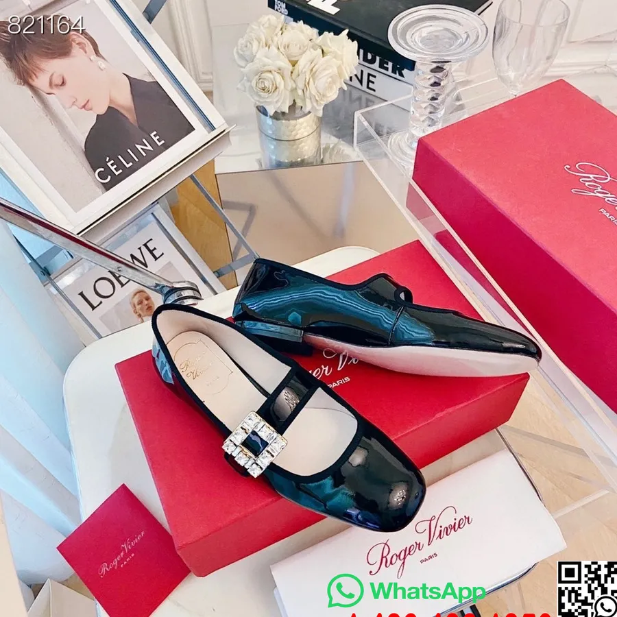 Roger Vivier Strass Mary Jane Flats Lackleder Frühjahr/Sommer 2022 Kollektion, Schwarz