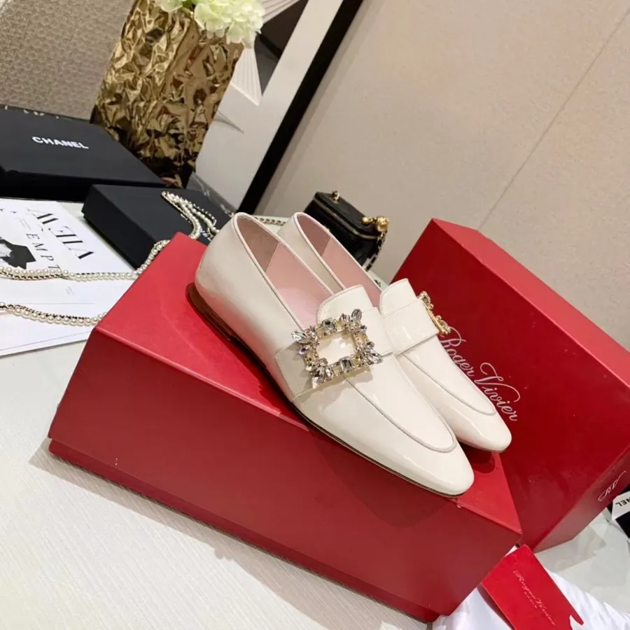 Roger Vivier Mini Broche Driver Loafers Mokka/vasikanahka Syksy/talvi 2021 Kokoelma, Valkoinen