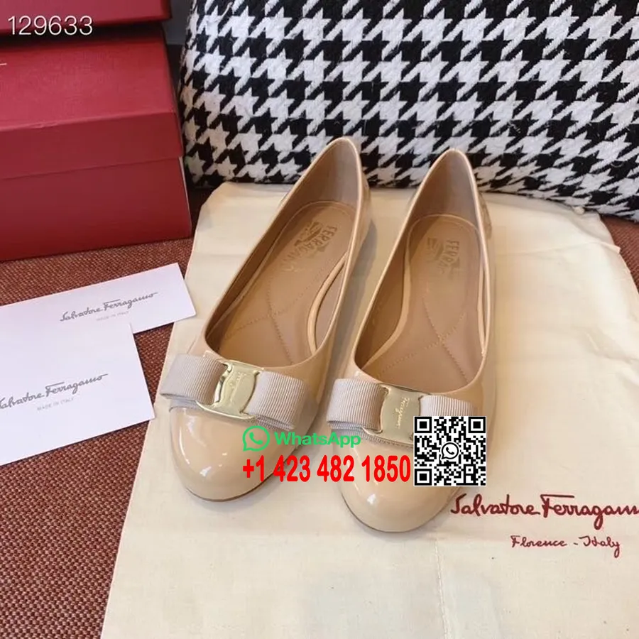 Salvatore Ferragamo Ballerine Varina Con Fiocco In Pelle Di Vitello Collezione Autunno/inverno 2020, Beige