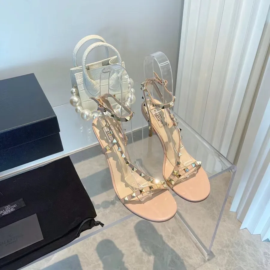 Valentino Flair Rockstud Pumput Vasikannahkainen Syksy/talvi 2021 Kokoelma, Beige