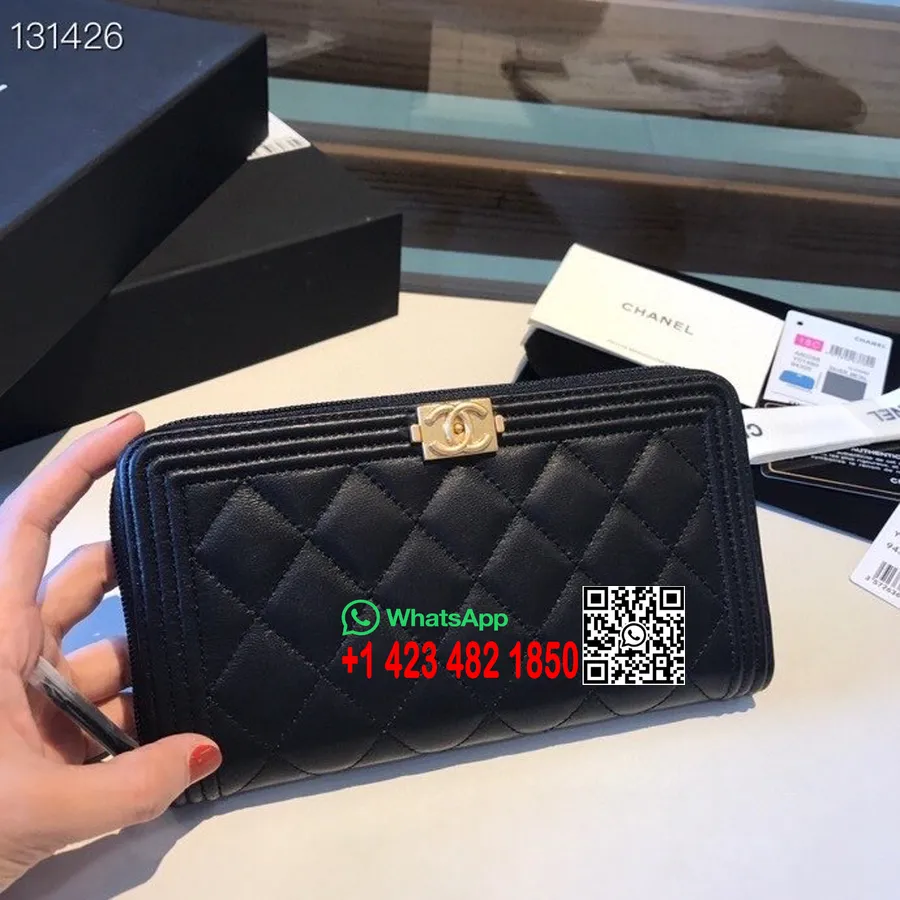 Chanel Leboy Zippy Wallet Gold Hardware Kulit Domba Koleksi Musim Gugur/dingin 2020, Hitam