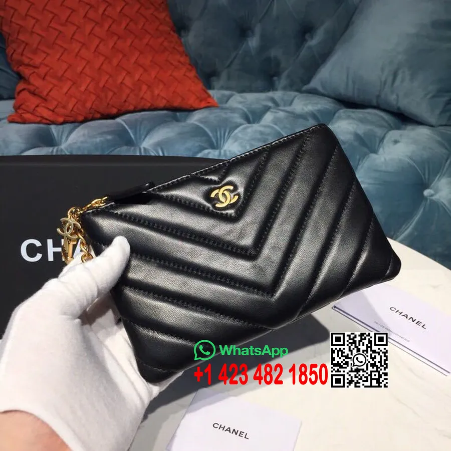 Husă Chanel Chevron Cu Fermoar Posetă 18 Cm Piele De Miel Feronerie Aurie Colecția Primăvară/vară 2019 Act 2, Negru