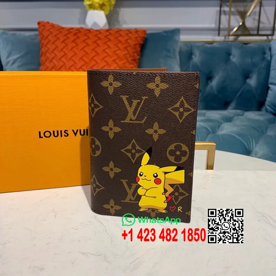 Husă Pașaport Pokemon Louis Vuitton 14 Cm Pânză Monogramă Colecția Toamnă/iarna 2019 M63486, Maro