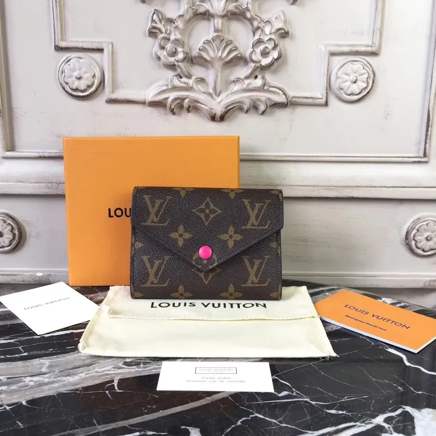 Portafoglio Louis Vuitton Victorine Tela Monogramma Collezione Primavera/estate 2018 M41938 Fresia