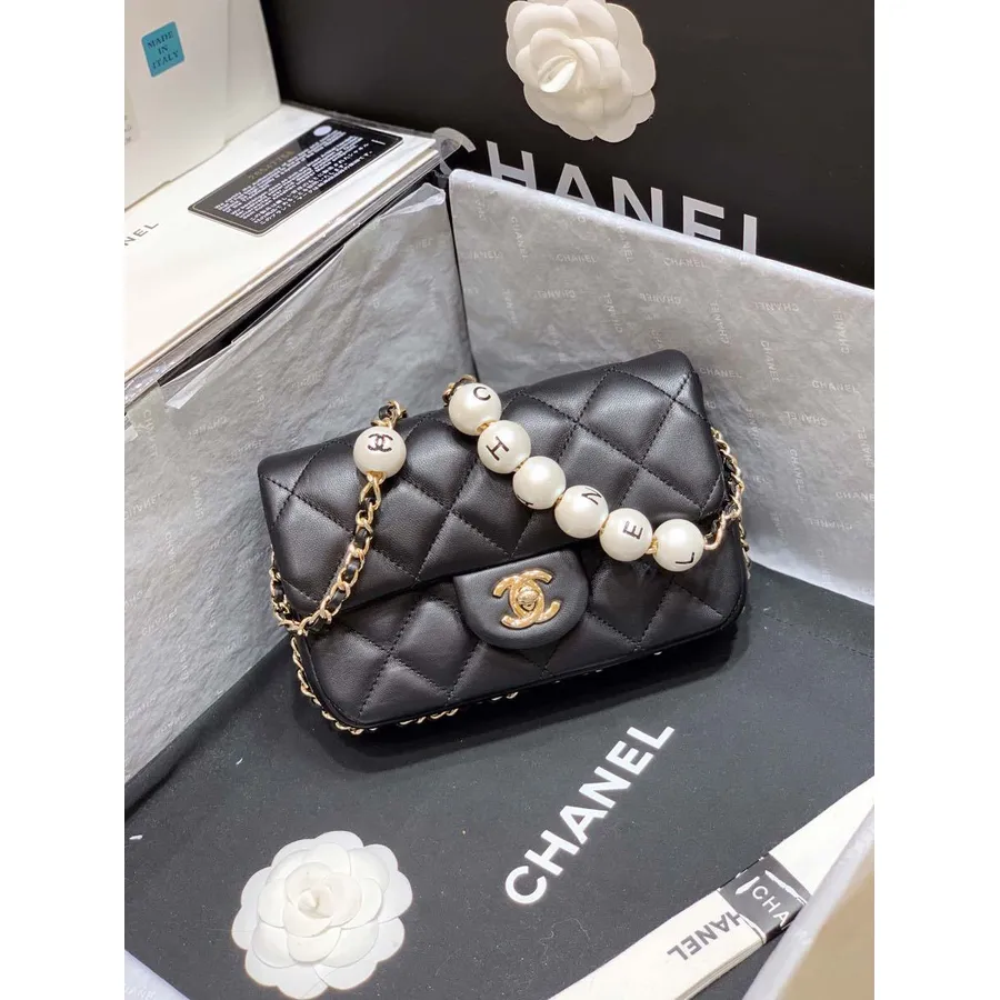 Украсена с перли чанта с капак на Chanel 18 см златен обков от агнешка кожа, кол пролет/лято 2020 г., черна