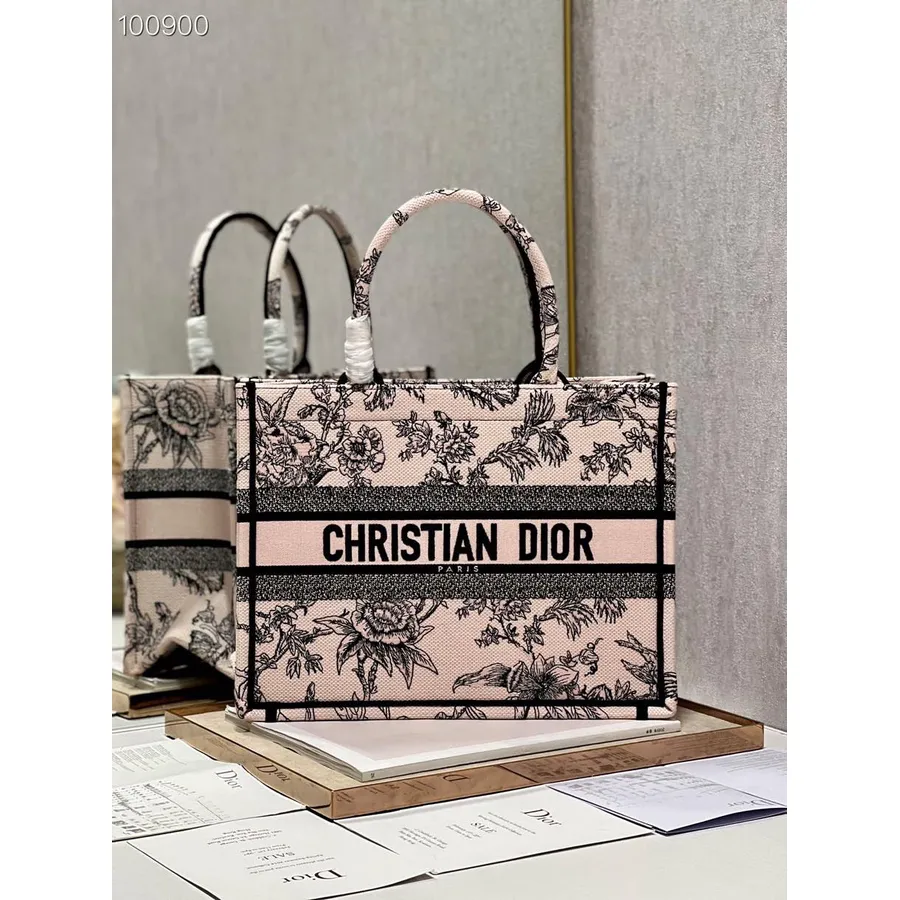 Christian Dior Book Tote Bag 36cm M1296 Dior Jardin Botanique бродерия канава колекция пролет/лято 2023 г., прахообразно розово