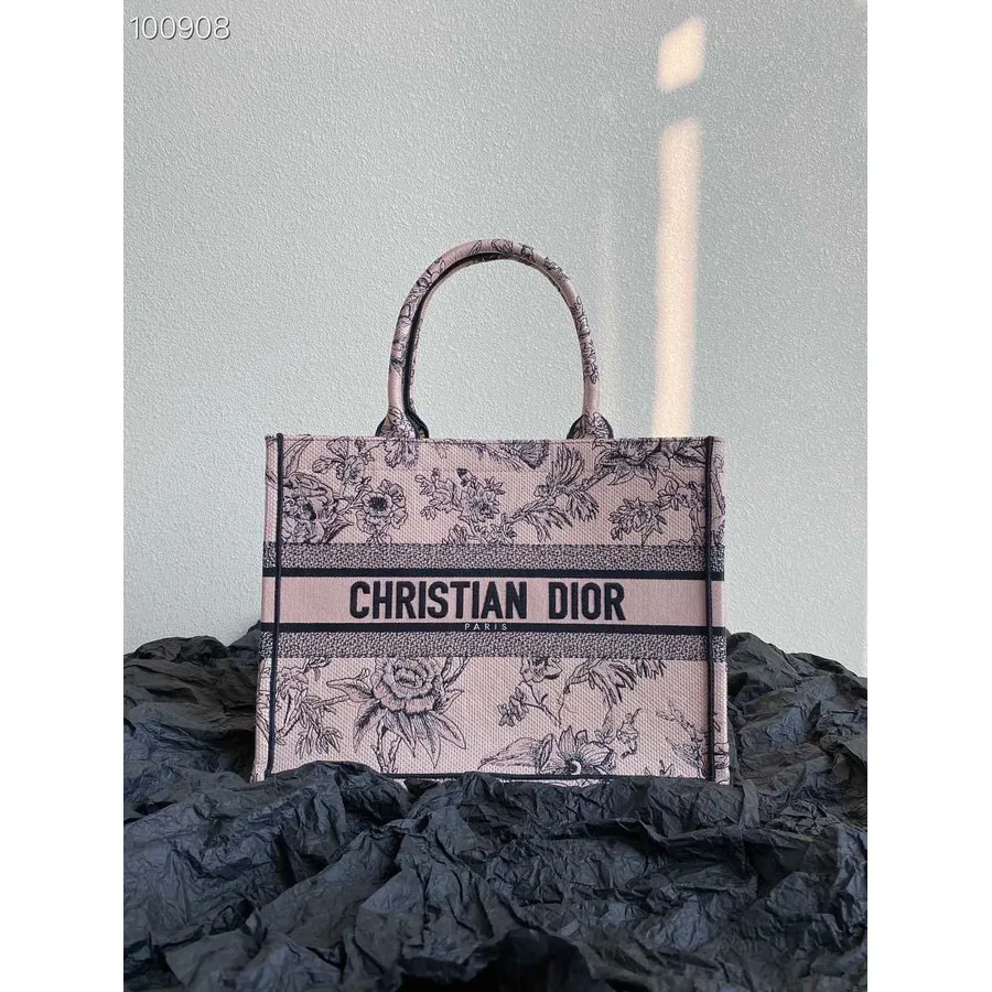 Christian Dior Book Tote Bag 36cm M1296 Dior Jardin Botanique бродерия канава колекция пролет/лято 2023 г., прахообразно розово