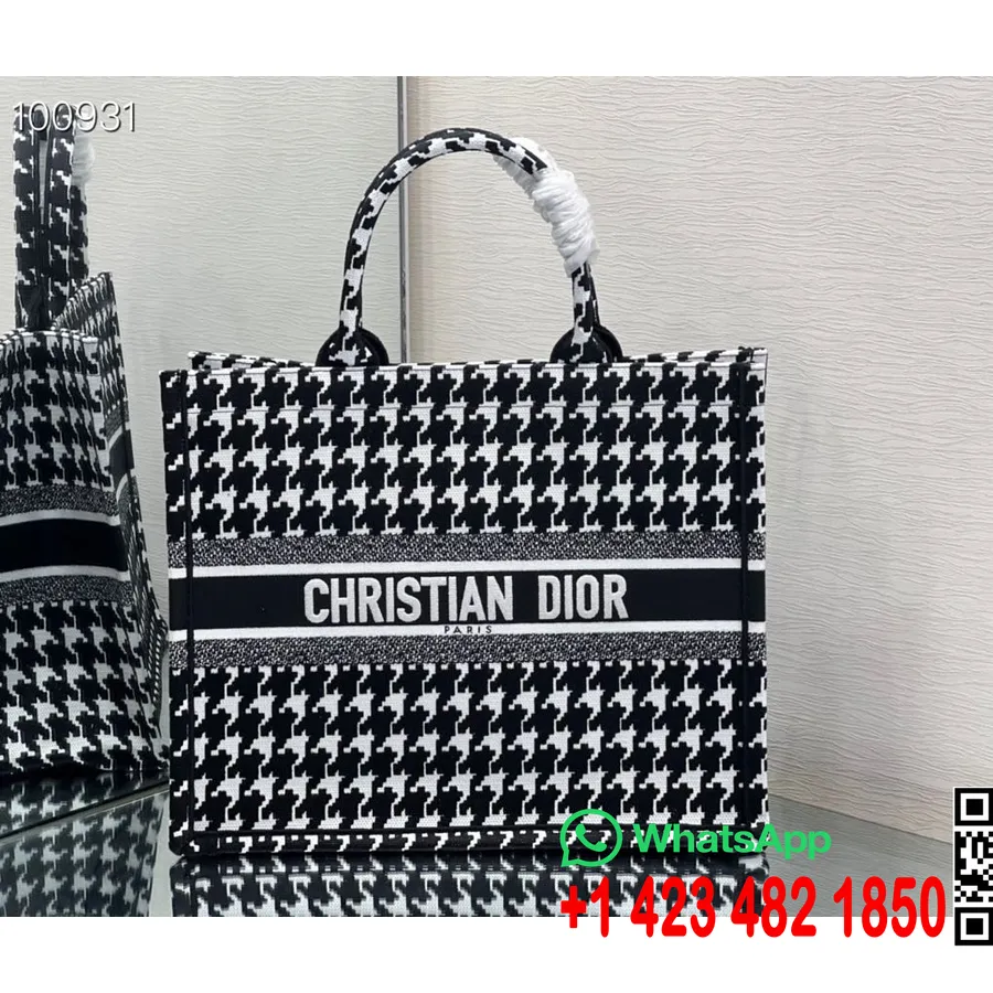 чанта Christian Dior Book Tote 42cm M1286 платно с бродерия с хрътка зъби, колекция есен/зима 2022 г., черно и бяло