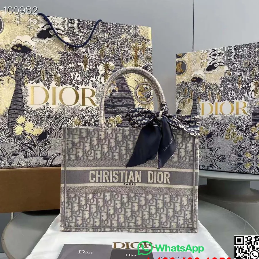 Christian Dior Book Tote Bag 36cm M1296 Platno S Kosim Vezom Kolekcija Jesen/zima 2022., Siva