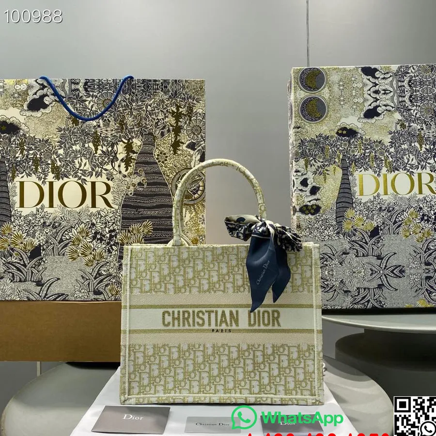 Christian Dior Book Torba 36cm M1296 Kosi Vez Na Platnu Kolekcija Jesen/zima 2022., Metalik Zlatne Boje