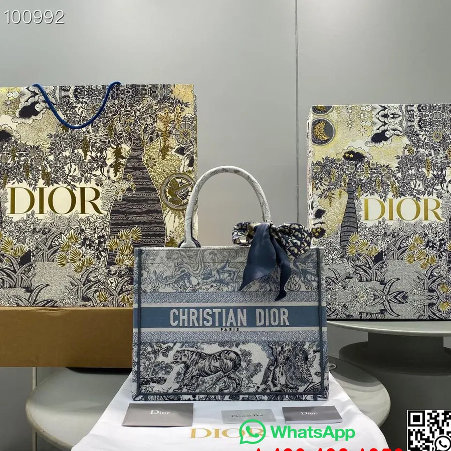 Christian Dior Book Tote Torba 36cm M1296 Toile De Jouy Izvezeno Platno Kolekcija Jesen/zima 2022., Plava I Bijela