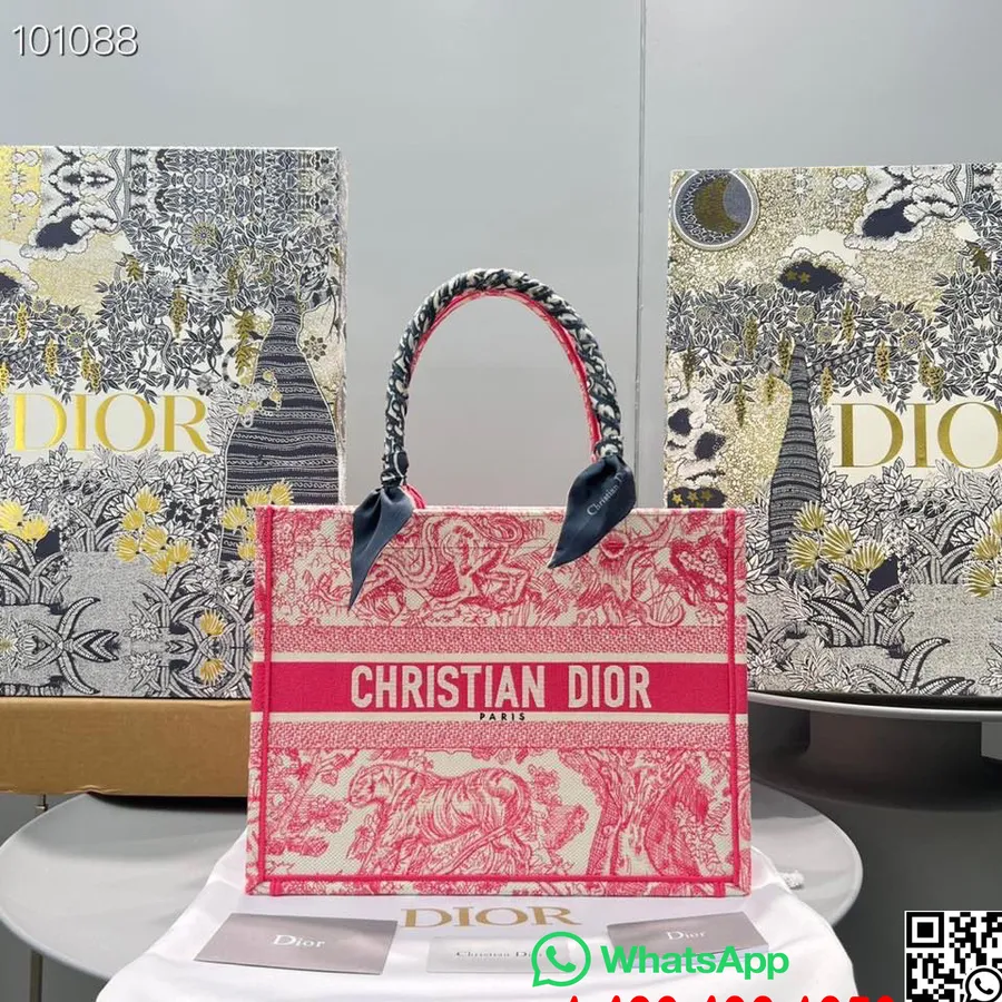 Christian Dior Book Tote Bag 36cm 1296 китайска нова година Toile De Jouy бродирано платно колекция есен/зима 2022 г., флуоресци