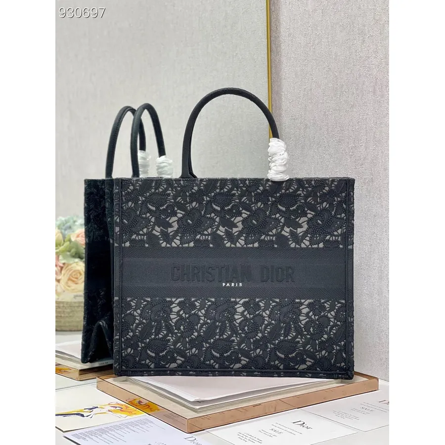 Christian Dior Book Tote Bag 42cm 1286 флорална дантела бродирана канава колекция есен/зима 2022 г., черна