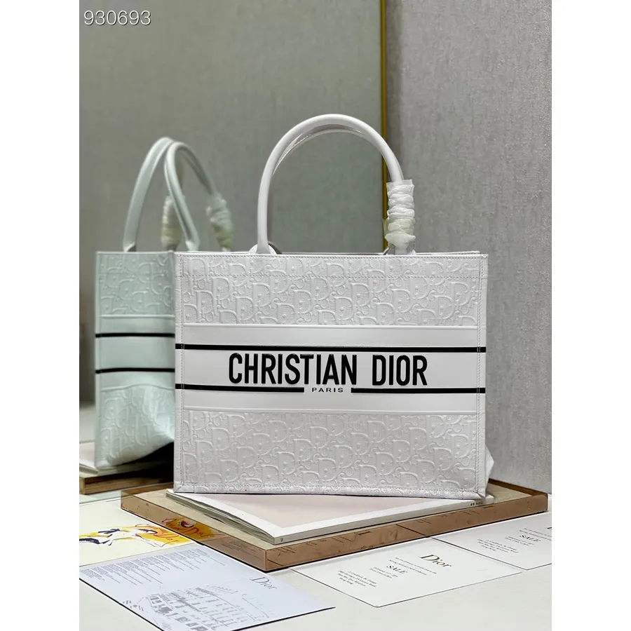 Christian Dior Book Torba Torba 36 Cm 1296 Koso Teleća Koža Izvezeno Platno Kolekcija Jesen/zima 2022., Bijelo/crno