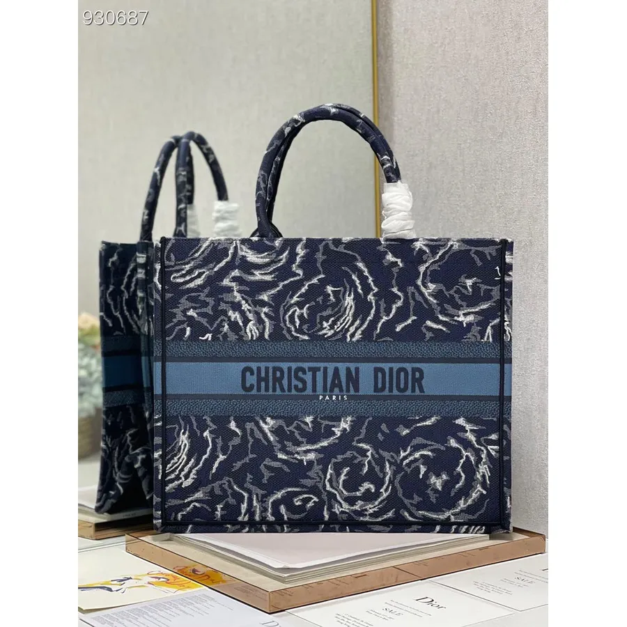 Christian Dior Book Tote Bag 42cm 1286 Dior Roses Brooded Canvas колекция есен/зима 2022 г., синьо