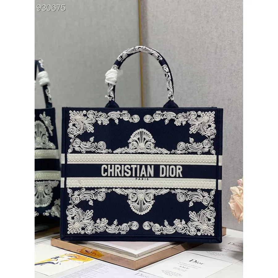 Christian Dior Book Torba Torba 42cm 1286 Toile De Jouy Zodiac Vez Platno Kolekcija Jesen/zima 2022., Tamnoplava