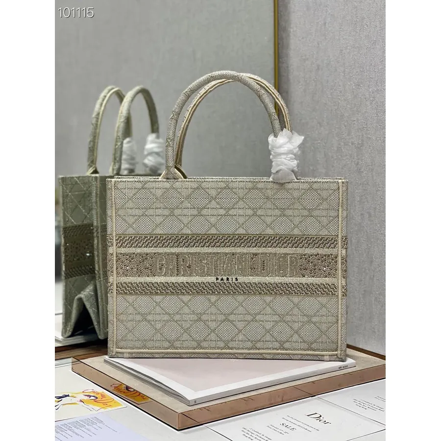 Christian Dior Book Tote Bag 36 Cm 1296 Cannage Strass Izvezeno Platno Kolekcija Jesen/zima 2022., Bež