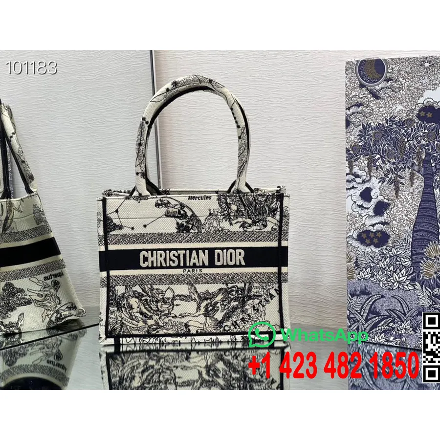 Christian Dior Knjiga Velika Torba 25 Cm 1265 Kineska Nova Godina Toile De Jouy Izvezeno Platno Kolekcija Jesen/zima 2022., Latt