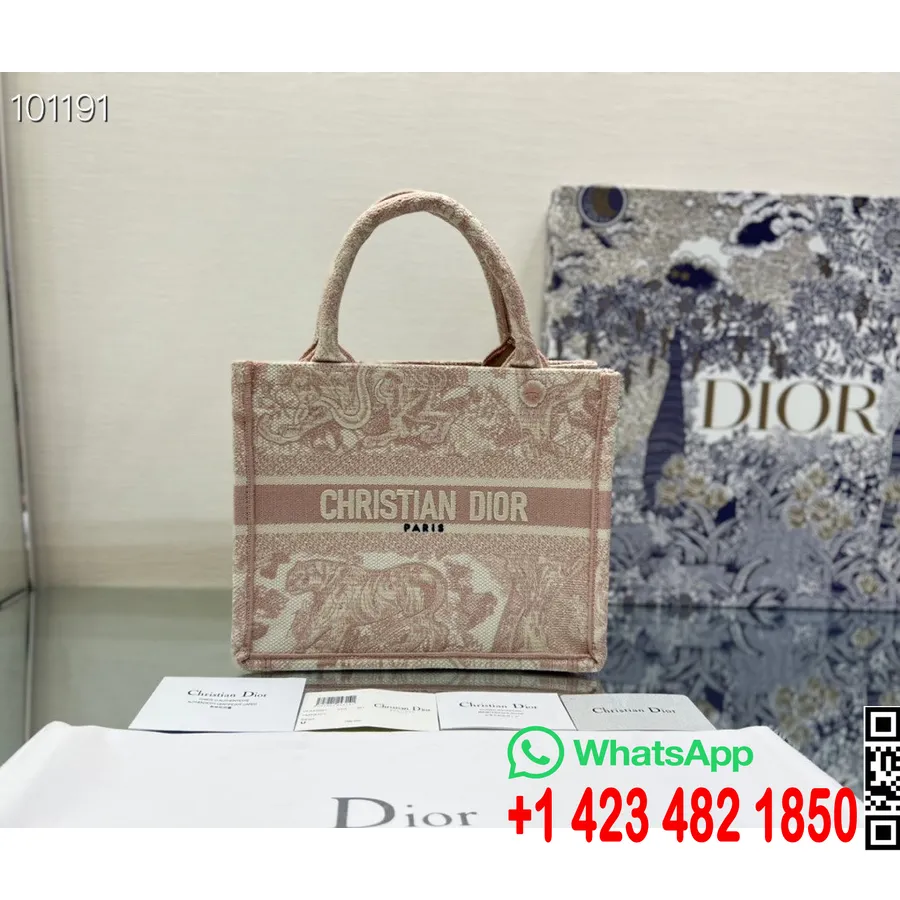 Christian Dior Book Tote Bag 25 Cm 1265 Kineska Nova Godina Toile De Jouy Vezano Platno Kolekcija Jesen/zima 2022., Ružičasta