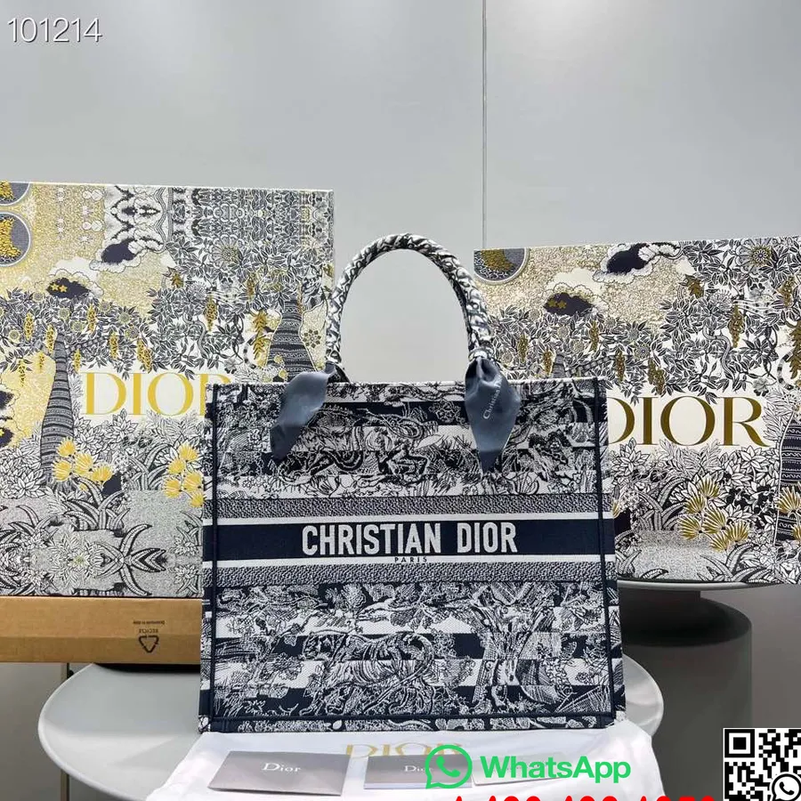 Christian Dior Book Tote Bag 42cm 93360 Kineska Nova Godina Toile De Jouy Vezeno Platno Kolekcija Jesen/zima 2022., Plavo/bijelo