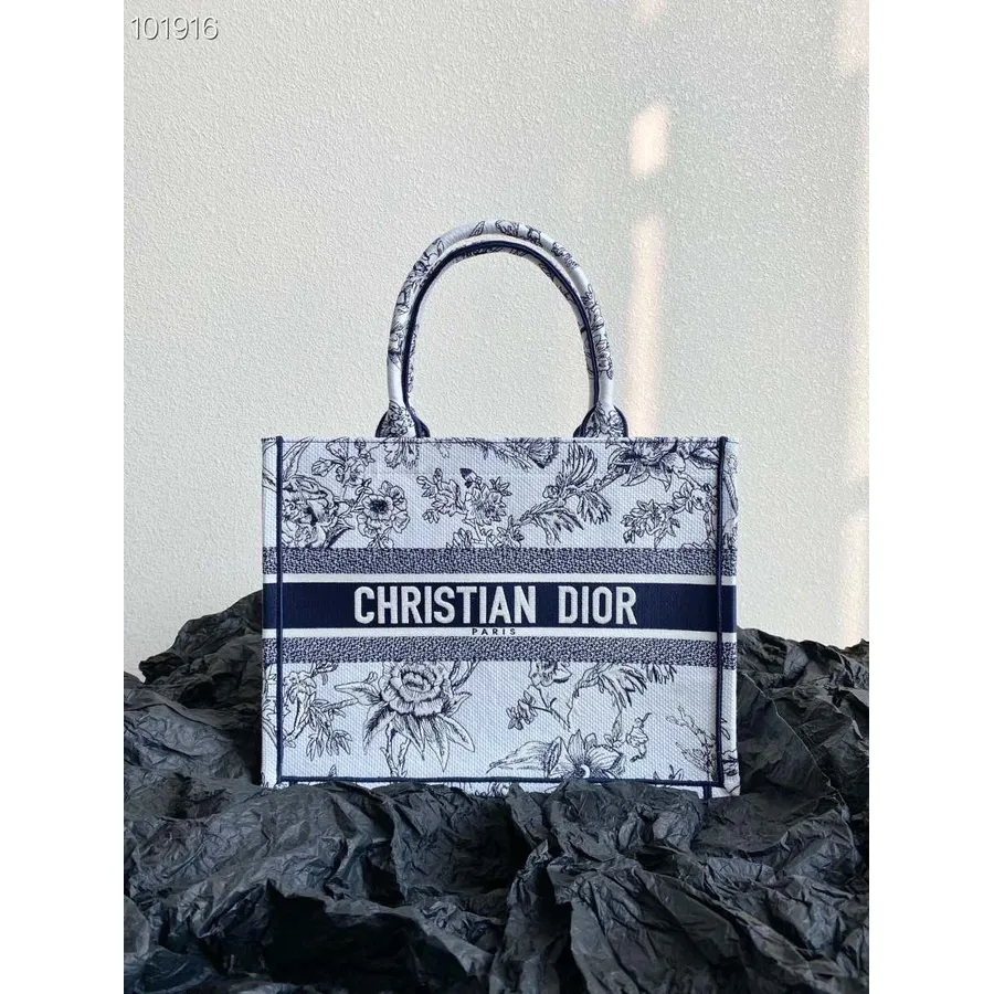 Christian Dior Kitap çantası 36cm Jardin Botanique Nakış Tuval Ilkbahar/yaz 2023 Koleksiyonu, Mavi