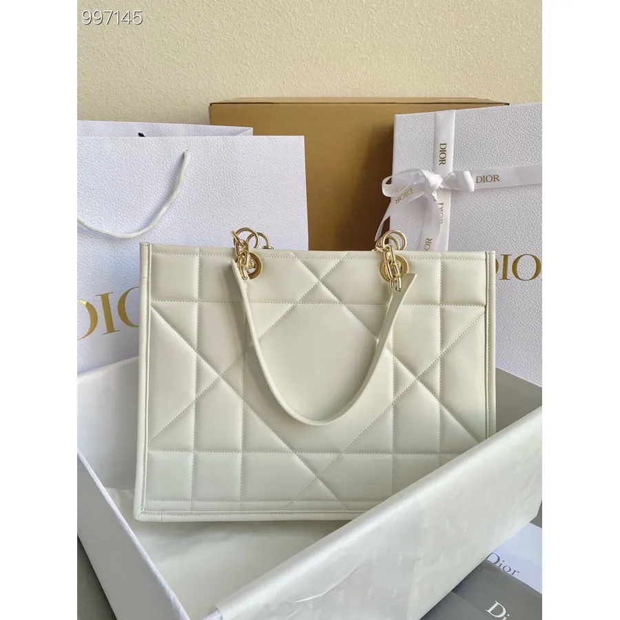 Christian Dior Essential Kandekott 36cm Archicannage Vasikanahast Kevad/suvi 2022 Kollektsioon, Valge