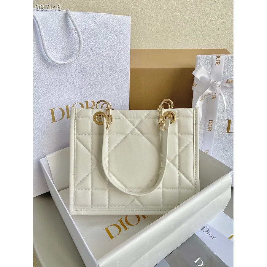 Borsa Tote Christian Dior Essenziale 26 Cm Archicannage Pelle Di Vitello Collezione Primavera/estate 2022, Bianco