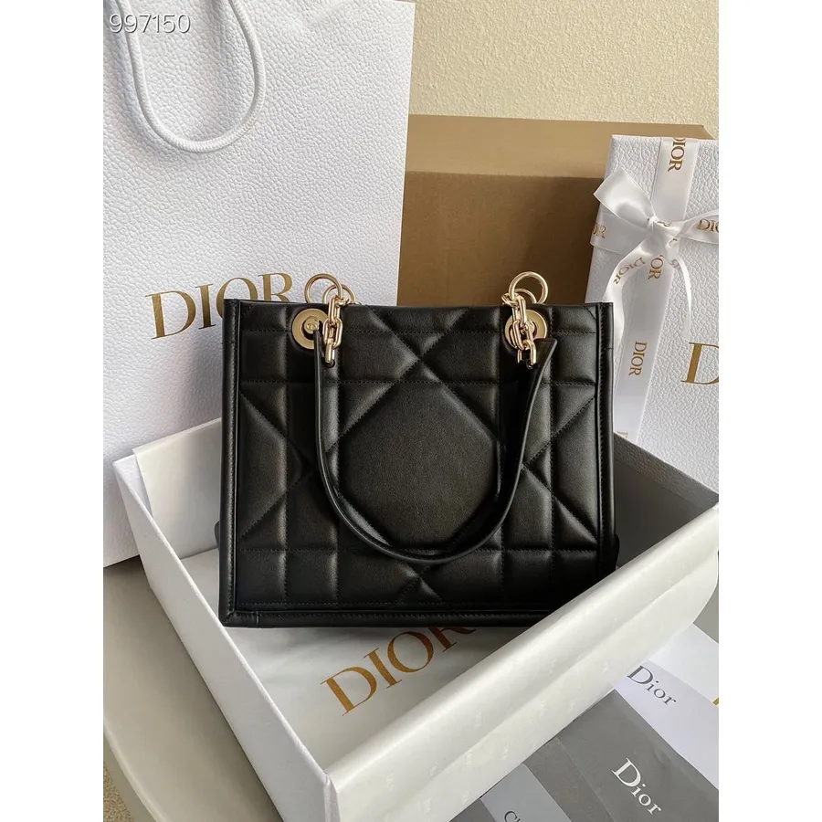 Christian Dior Essential Tote Bag 26 Cm Archicannage Z Teľacej Kože Kolekcia Jar/leto 2022, čierna