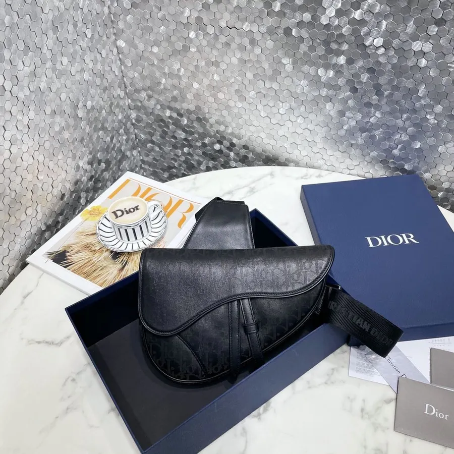 Christian Dior Crossbody Táska 26cm 9813 Borjúbőr 2022 Tavaszi/nyári Kollekció, Fekete