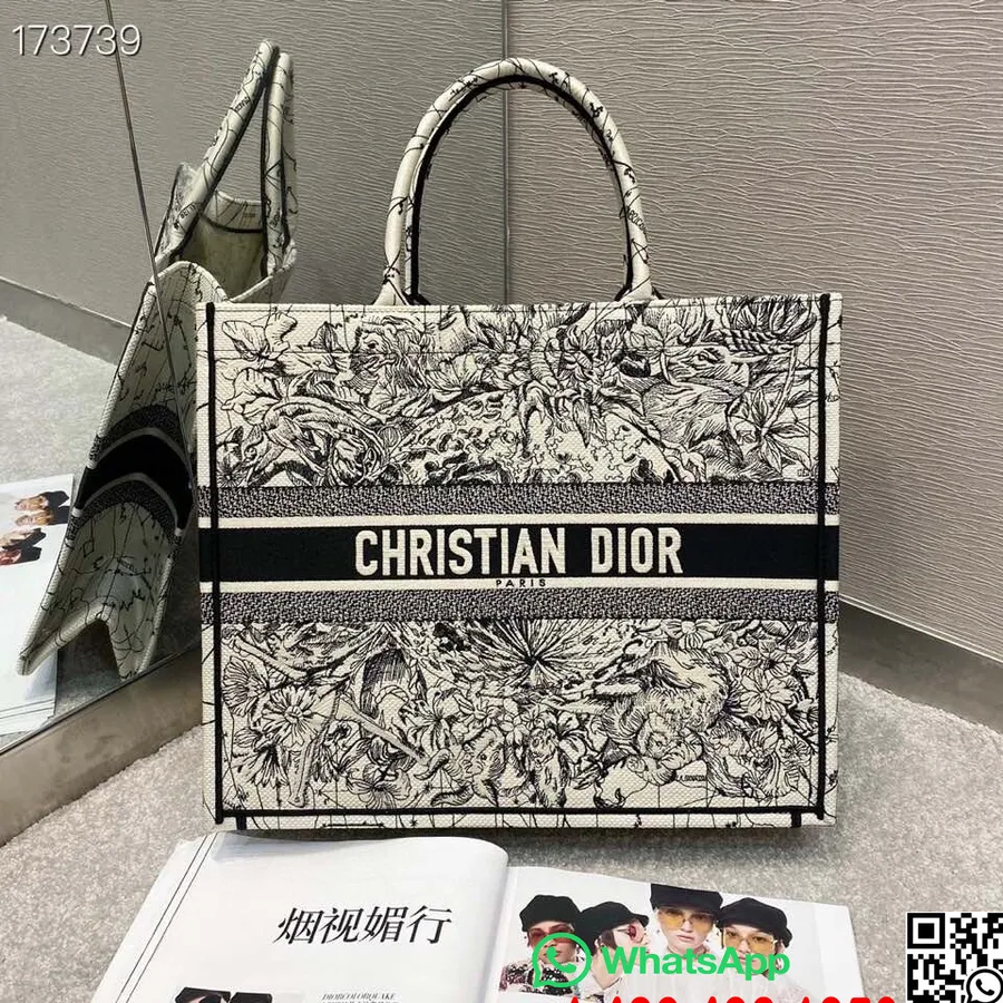 کیف دستی کتاب Christian Dior Zodiac بوم گلدوزی 42 سانتی متری مجموعه بهار/تابستان 2021، تافته/مشکی