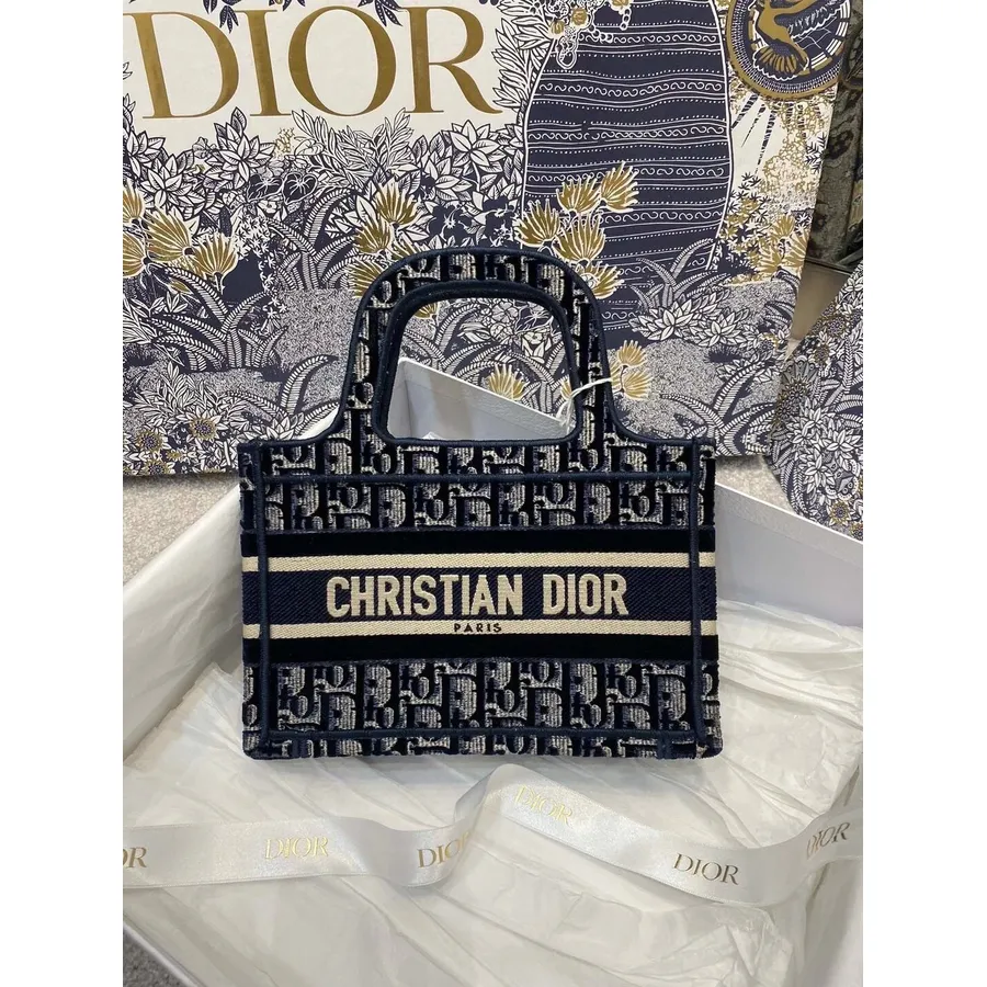 Christian Dior Mini Book Tote Bag 22 Cm Poševno žametno Vezano Platno Kolekcija Jesen/zima 2020, Modra