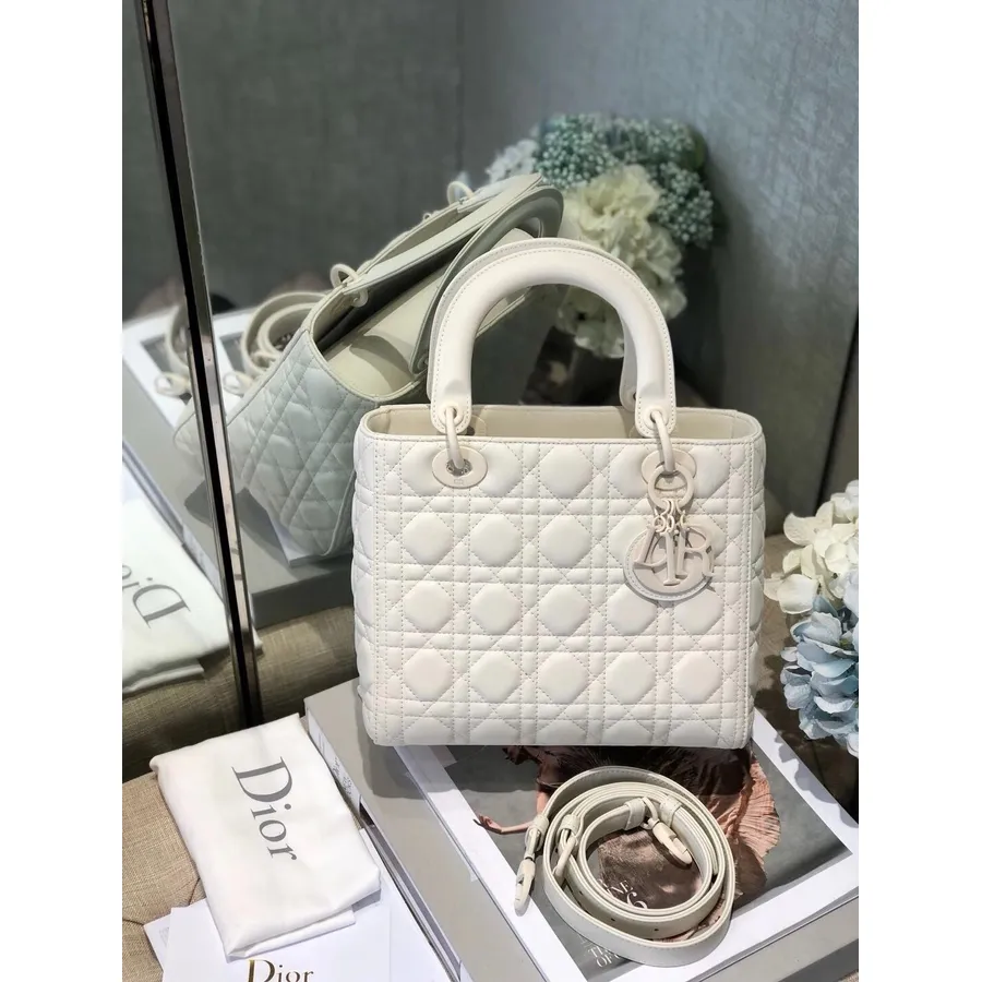 Christian Dior Lady Dior Borsa 24 Cm Hardware Opaco Agnelli In Pelle Autunno/inverno 2020 Collezione, Bianco