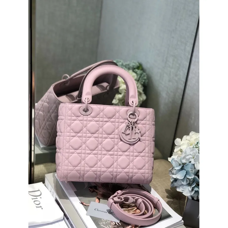 Borsa Christian Dior Lady Dior 24 Cm Hardware Opaco Pelle Di Agnello Collezione Autunno/inverno 2020, Lilla